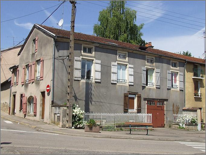 Ferme, élévation antérieure, ensemble trois quarts gauche.