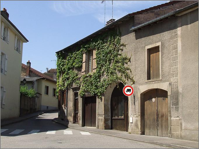 Ferme, élévation antérieure, ensemble trois quarts droit.