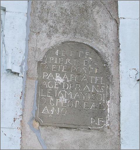 Ferme, élévation antérieure, pierre de fondation datée 1801, ensemble face.
