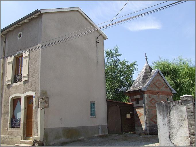 Maison de manouvrier, élévation latérale droite, ensemble trois quarts droit.