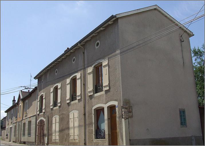 Maison de manouvrier, élévation antérieure, ensemble trois quarts droit.