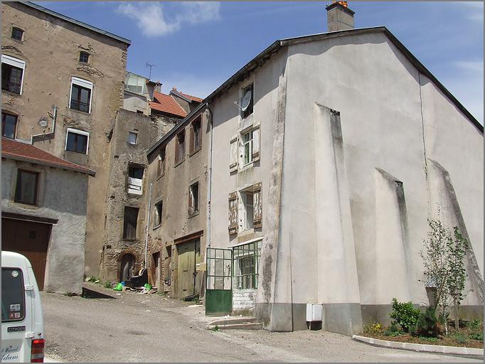 Ferme, élévation antérieure, ensemble trois quarts gauche.