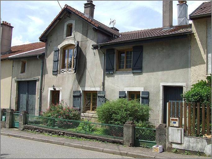 Ferme, élévation antérieure, ensemble trois quarts droit.