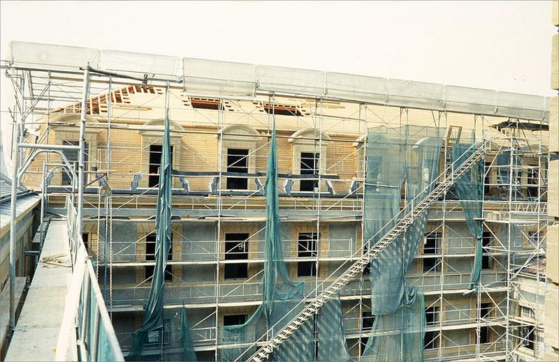 Corps ouest, restauration de la toiture et des lucarnes, vers 1986.