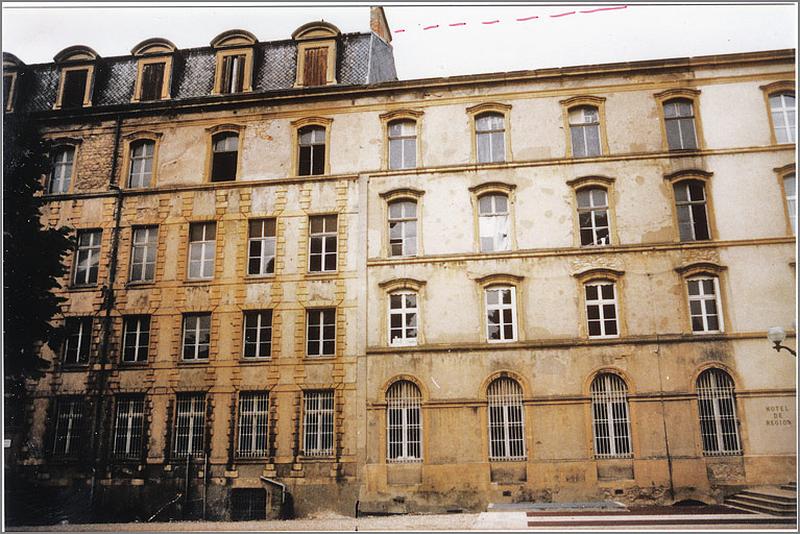 Façade ouest (2) travées sud (fin 17e siècle et milieu 19e siècle) : état en 1985.