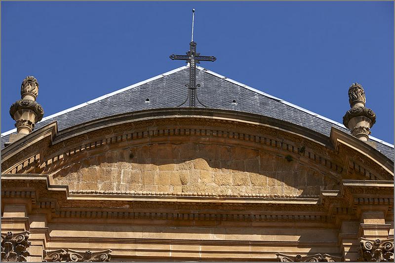 Elévation antérieure, fronton.