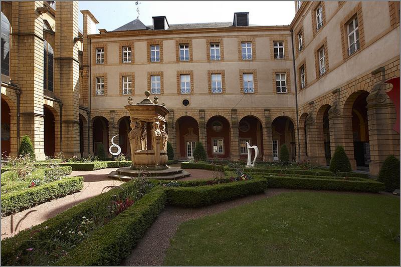 Vue d'ensemble de la galerie sud.