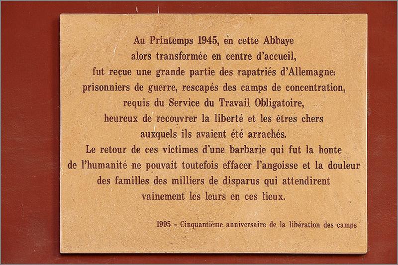 Plaque commémorative n° 3 en souvenir de la libération des camps en 1945.