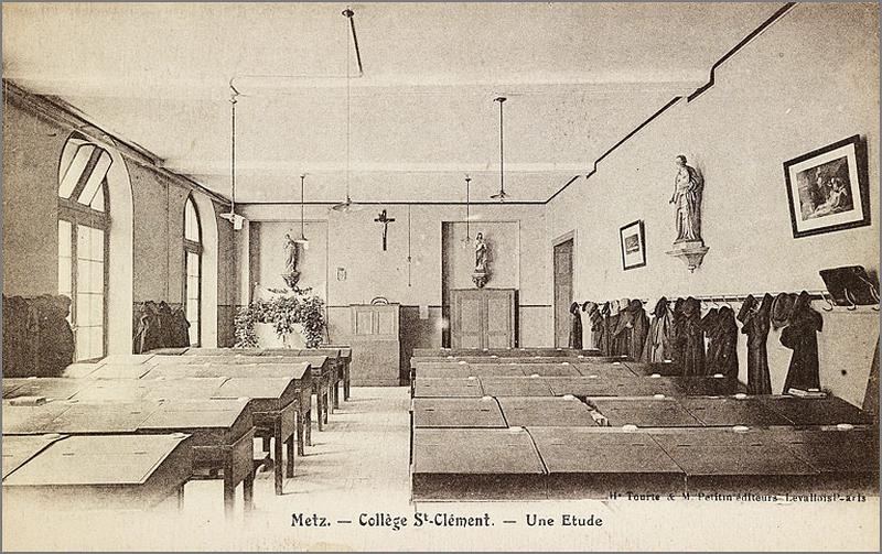 Une salle d'étude du collège.