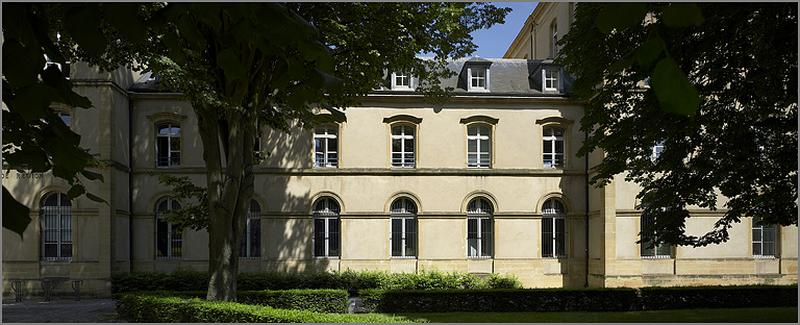 Corps ouest, travées sud, vue depuis la place G. Hocquard.