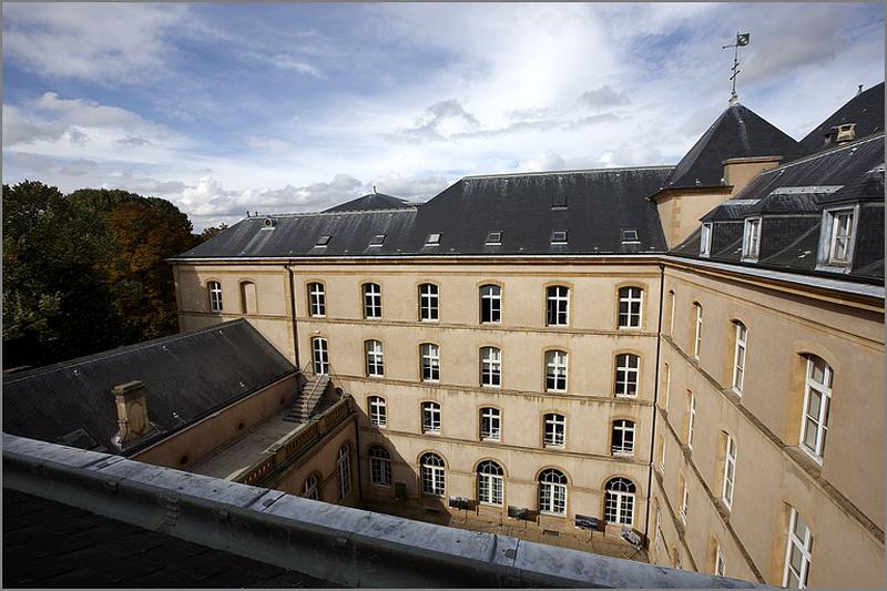 Jardin du parloir, élévations nord et est, vue depuis le sud.