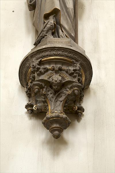 Statue : saint Benoît, détail de la console.