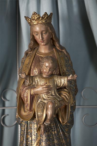 Statue : Vierge à l'Enfant, détail.