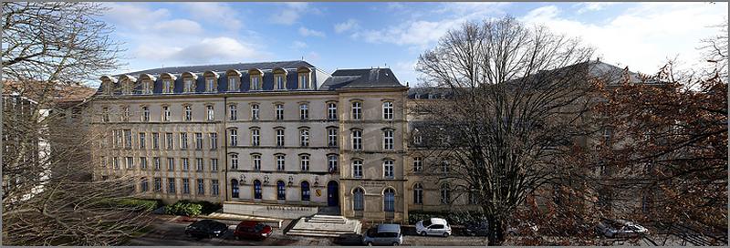 Corps ouest, vue générale depuis la place G. Hocquard.