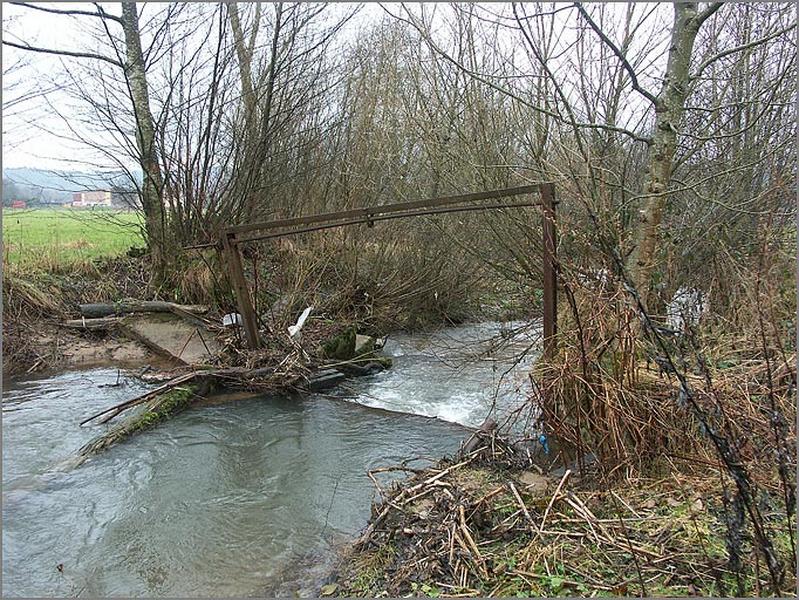 Vestiges de vanne de régulation de niveau pour le flottage.