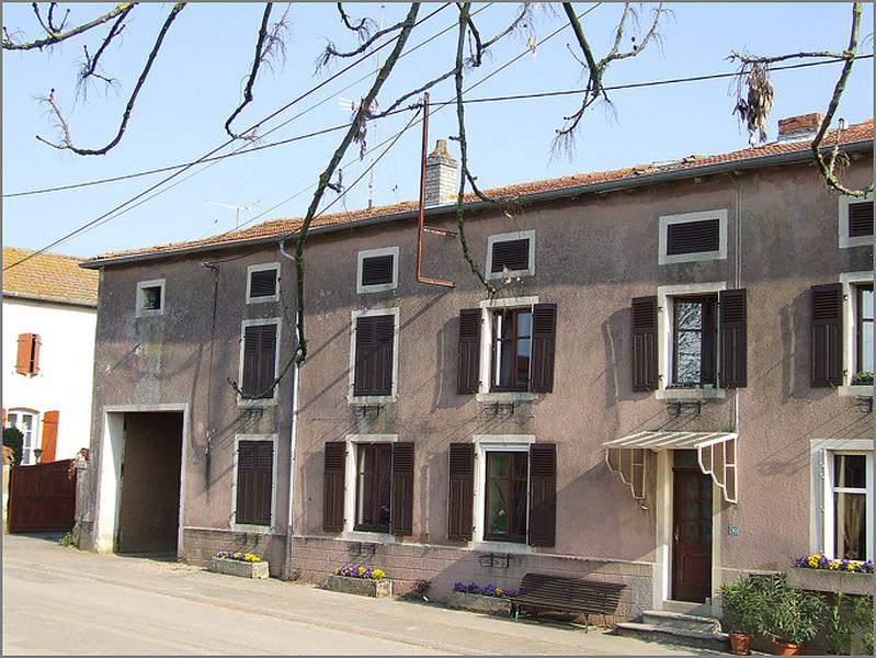 Ferme, élévation antérieure, ensemble trois quarts droit.