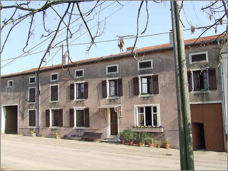 Ferme, élévation antérieure, ensemble trois quarts droit.