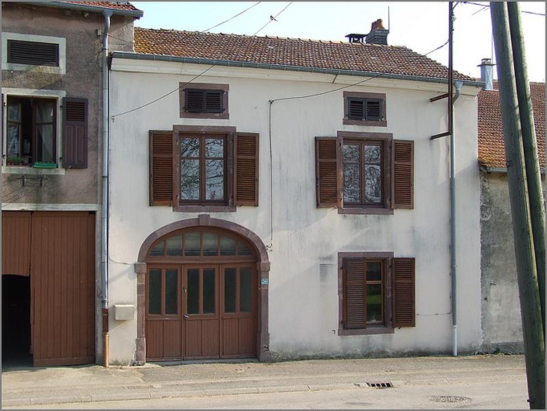 Ferme, élévation antérieure, ensemble trois quarts gauche.