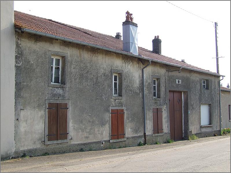 Ferme, élévation antérieure, ensemble trois quarts gauche.