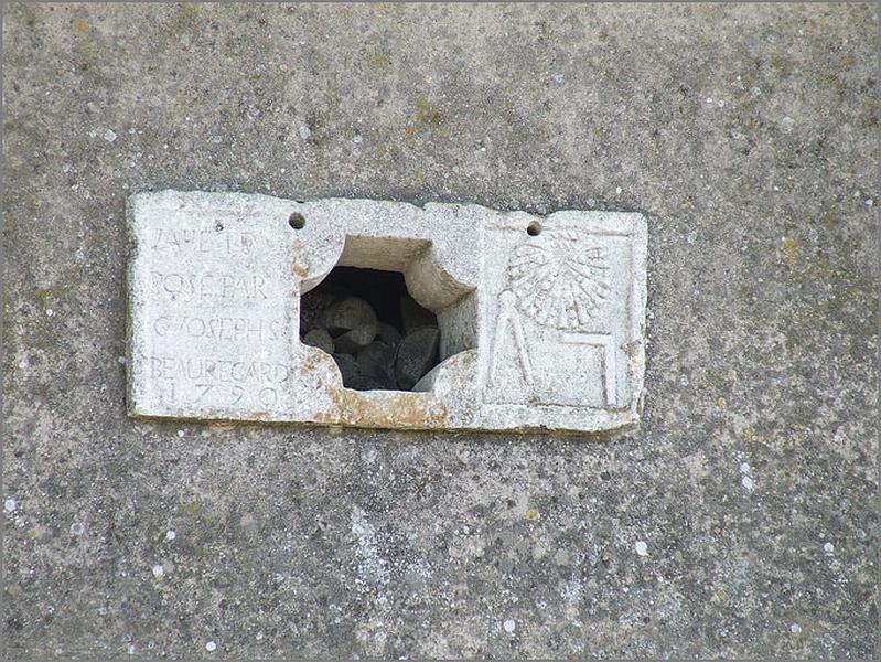 Ferme, élévation antérieure, pierre de fondation datée 1790, ensemble face.