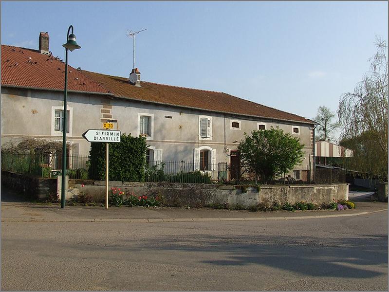 Ferme, élévation antérieure, ensemble trois quarts gauche.