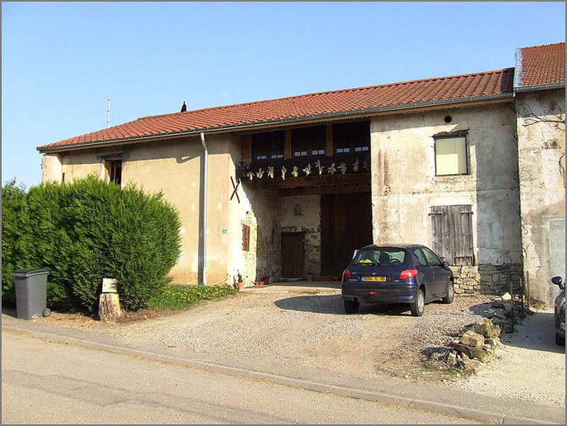 Ferme, élévation antérieure, ensemble trois quarts droit.