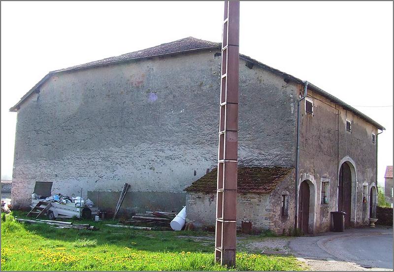 Ferme, élévation antérieure, ensemble trois quarts gauche.