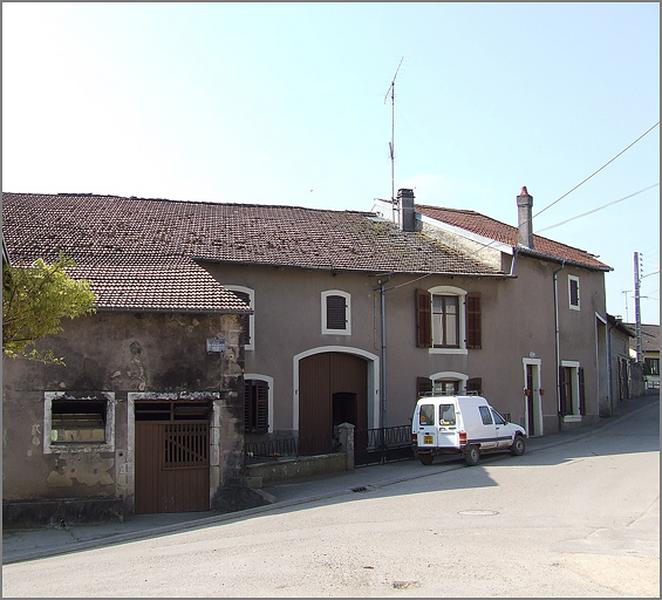 Ferme, élévation antérieure, ensemble trois quarts gauche.