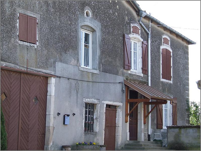 Ferme, élévation antérieure, ensemble trois quarts gauche.