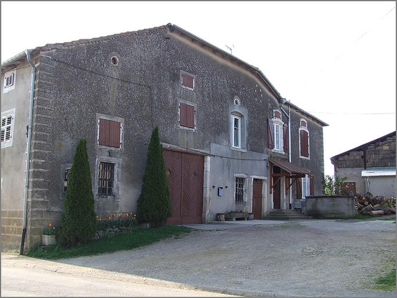 Ferme, élévation antérieure, ensemble trois quarts gauche.