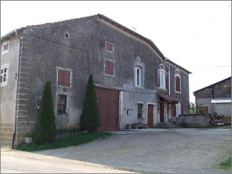 Ferme, élévation antérieure, ensemble trois quarts gauche.