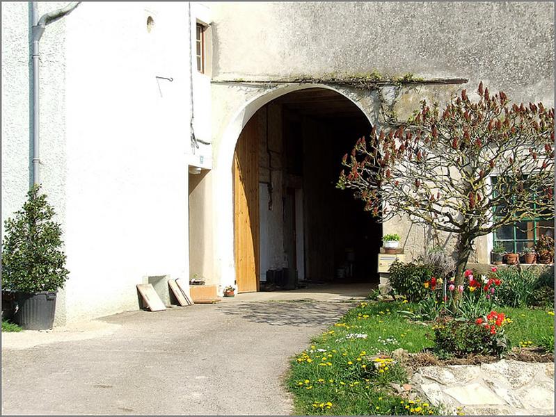 Ferme, élévation antérieure, ensemble trois quarts droit.