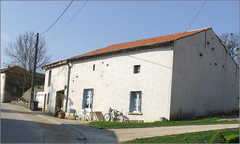 Ferme, élévation antérieure, ensemble trois quarts droit.