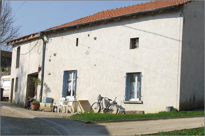 Ferme, élévation antérieure, ensemble trois quarts droit.
