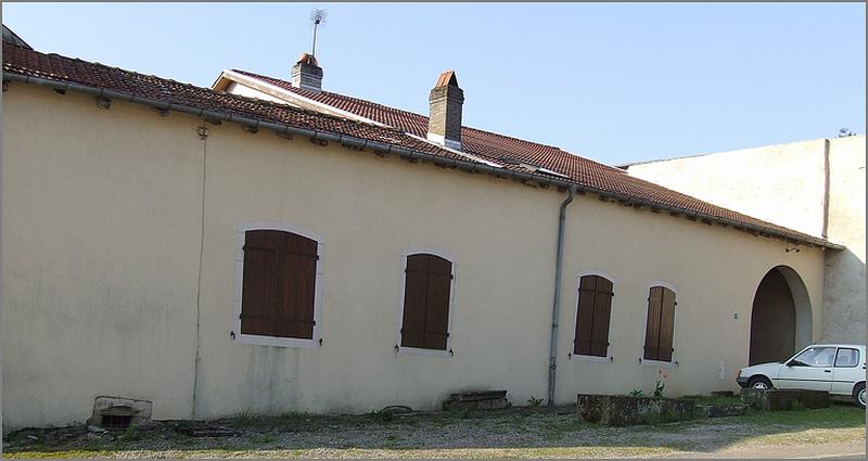 Ferme, élévation antérieure, ensemble trois quarts gauche.