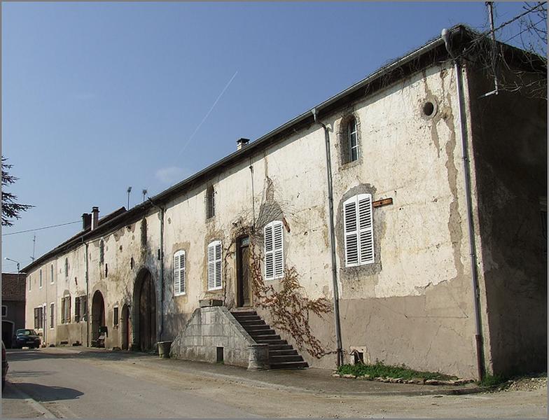 Ferme, élévation antérieure, ensemble trois quarts droit.