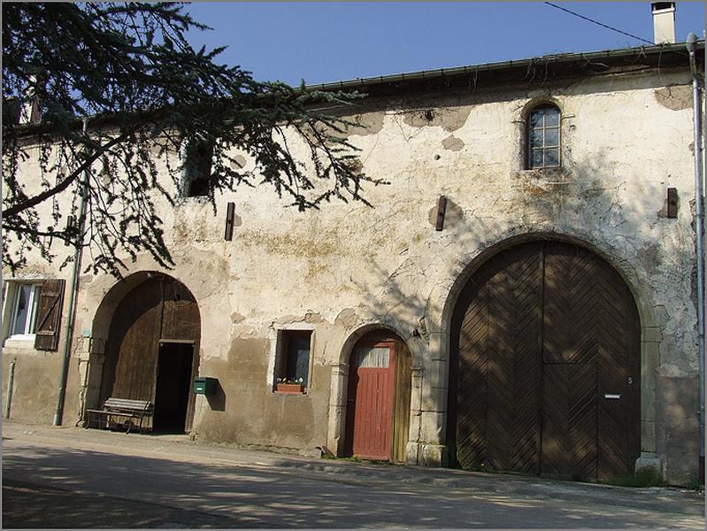 Ferme, élévation antérieure, ensemble trois quarts droit.