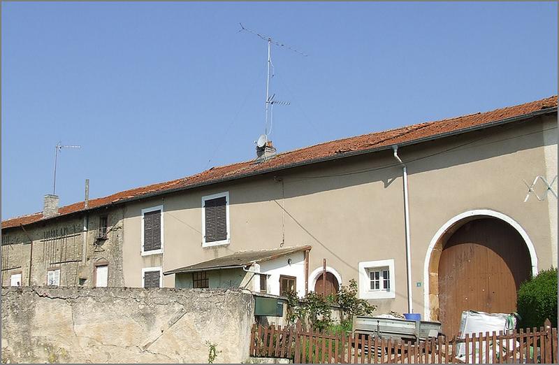 Ferme, élévation antérieure, ensemble trois quarts droit.