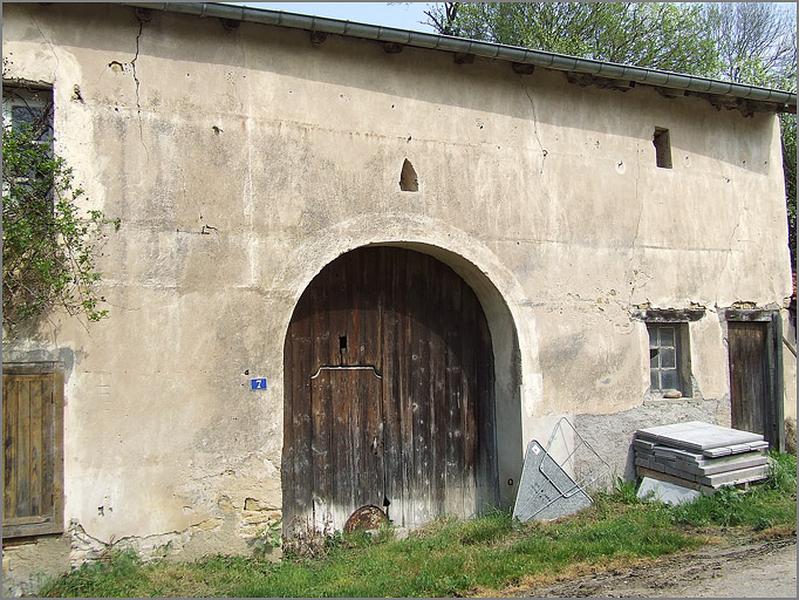 Ferme, élévation antérieure, ensemble trois quarts gauche.