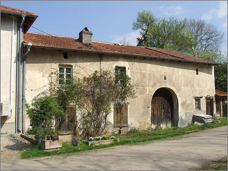 Ferme, élévation antérieure, ensemble trois quarts gauche.