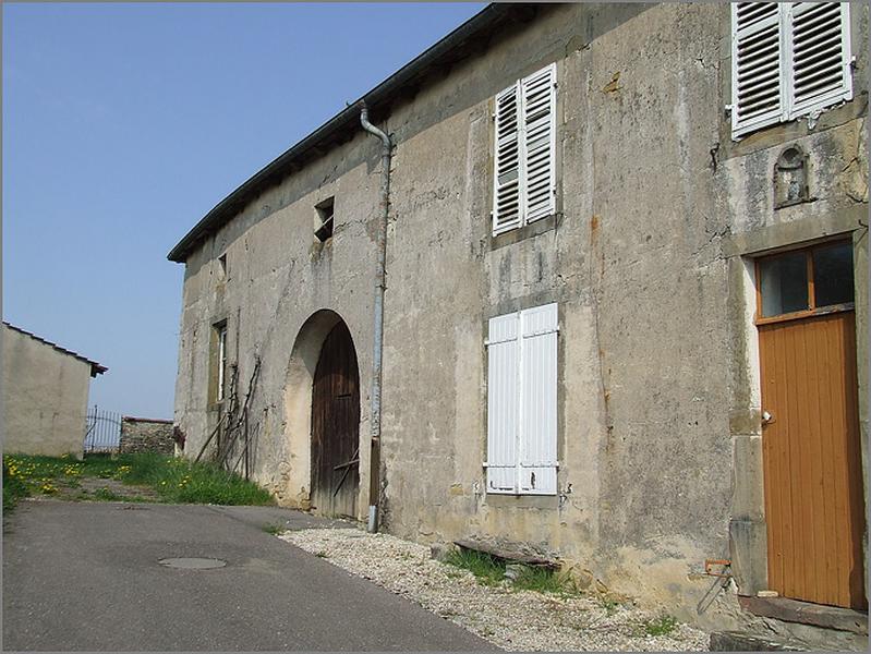 Ferme, élévation antérieure, ensemble trois quarts droit.