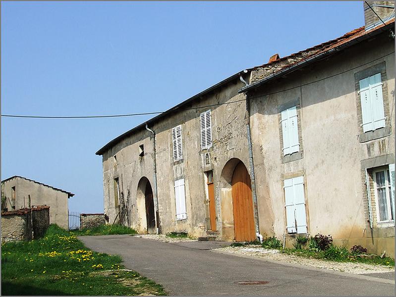 Ferme, élévation antérieure, ensemble trois quarts droit.