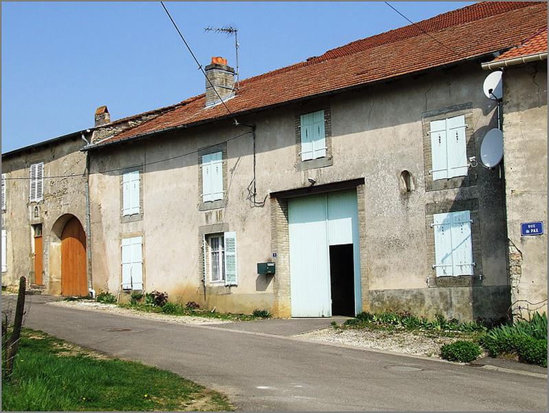 Ferme, élévation antérieure, ensemble trois quarts droit.