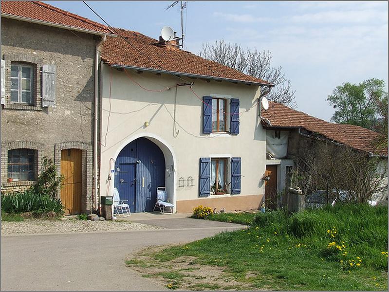 Ferme, élévation antérieure, ensemble trois quarts gauche.