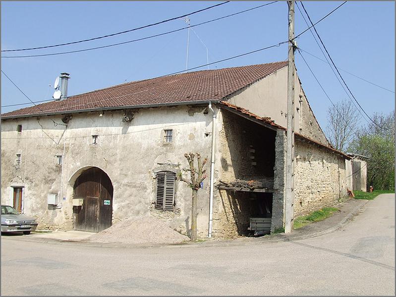 Ferme, élévation antérieure, ensemble trois quarts droit.