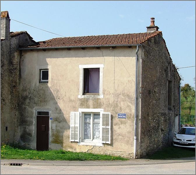 Maison d'ouvrier, élévation antérieure, ensemble trois quarts droit.