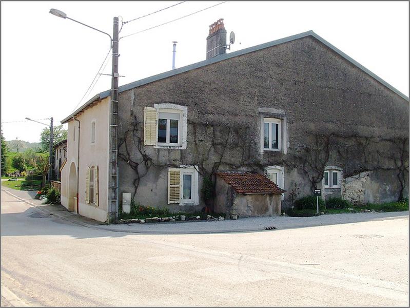 Ferme, élévation antérieure, ensemble trois quarts droit.