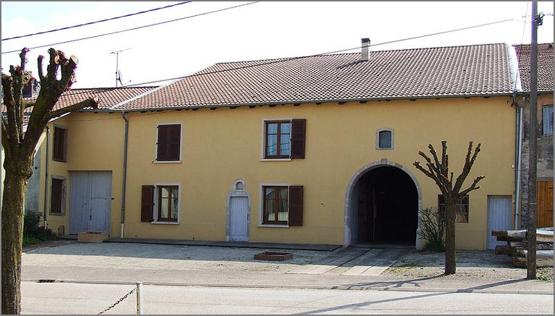 Ferme, élévation antérieure, ensemble trois quarts droit.