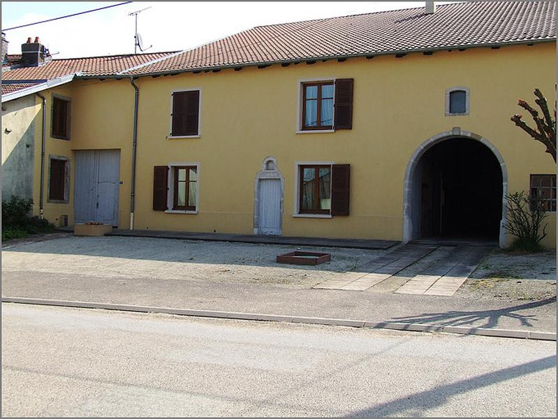 Ferme, élévation antérieure, ensemble trois quarts droit.