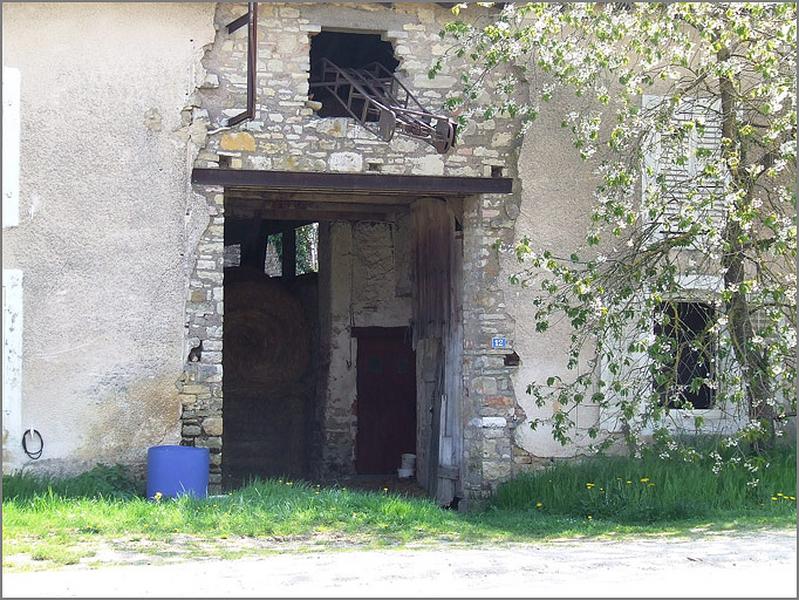 Ferme, élévation antérieure, vue du charri, ensemble trois quarts gauche.